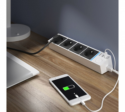 Розеточный блок 4-х местный + 3 USB Werkel W6514944 белый/черный a051461
