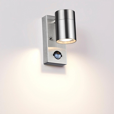 Уличный настенный светильник с датчиком движения Odeon Light Motto 4388/1W