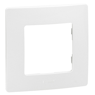 Рамка для розетки на 1 пост белая Legrand Etika 672501