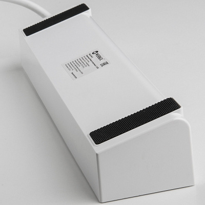 Розеточный блок 4-х местный + 3 USB Werkel белый/черный a041432