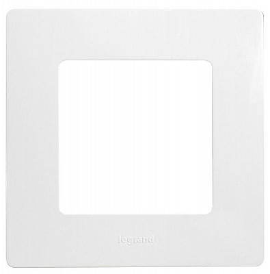 Рамка для розетки на 1 пост белая Legrand Etika 672501