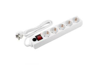 Сетевой фильтр с выключателем и заземлением 1.5м General Lighting Systems GPS-5-16-3x1-150-W 471000, белый