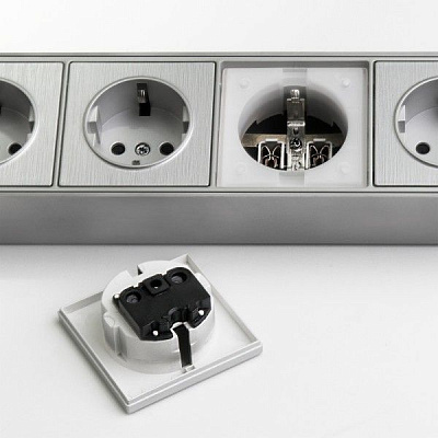 Розеточный блок 4-х местный + 3 USB Werkel W6514944 серебристый рифленый a051458