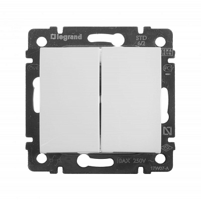Переключатель на два направления двухклавишный белый Legrand Valena Classic 774408