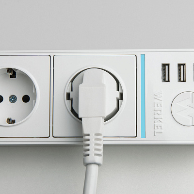 Розеточный блок 4-х местный + 3 USB Werkel белый a039974