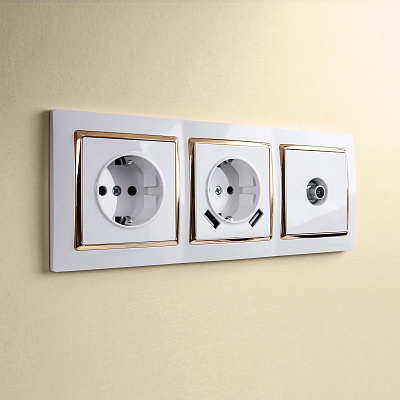 Розетка ТВ проходная Werkel белые a051116