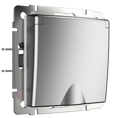 Розетка с заземлением, шторками и защитной крышкой Werkel серебряный матовый a063614