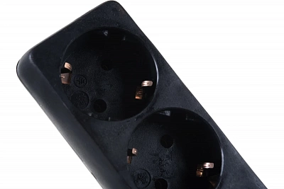 Сетевой фильтр с выключателем и заземлением 3м General Lighting Systems GPS-5-16-3x1-300-B 471004, черный