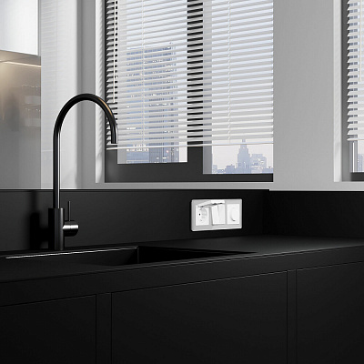 Розетка IP44 с заземлением, с защитной крышкой и шторкам N Werkel белые W1171201 a069588