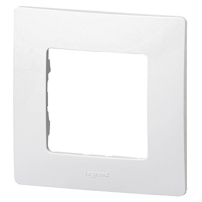 Рамка для розетки на 1 пост белая Legrand Etika 672501
