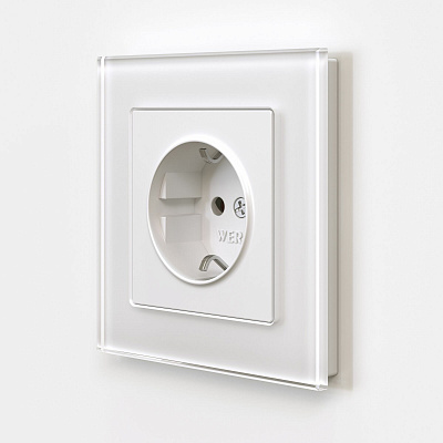 Розетка с заземлением и шторками Werkel белые матовые a059266