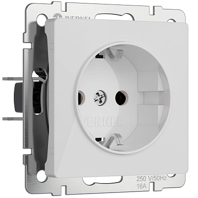 Розетка с заземлением и шторками Werkel белые акриловый a064012