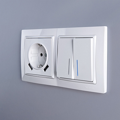 Выключатель двухклавишный с подсветкой Werkel W1120101 белый a051114