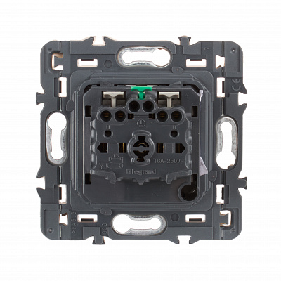 Розетки с заземлением со шторками белая Legrand Celiane 067166