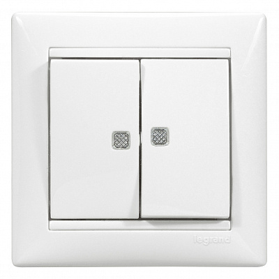 Рамка для розетки на 1 пост белая Legrand Valena Classic 774451