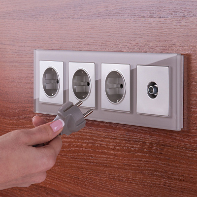 Розетка ТВ проходная Werkel серебряные a051517