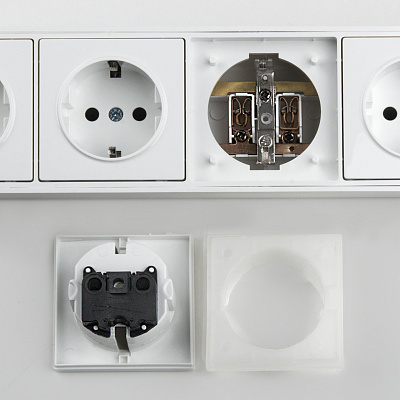 Розеточный блок 4-х местный + 3 USB белый Werkel WL20-04-03 151652