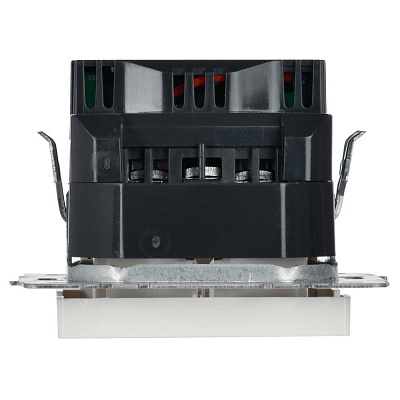 Розетка с заземлением и защитными шторками USB IEK Brite A+C 18Вт РЮш11-1-БрБ белый BR-R14-16-U22-018-K01