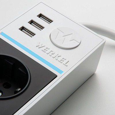 Розеточный блок 4-х местный + 3 USB Werkel белый/черный a041432