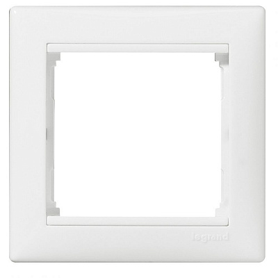 Рамка для розетки на 1 пост белая Legrand Valena Classic 774451