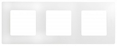 Рамка на 3 поста белая Legrand Etika 672503