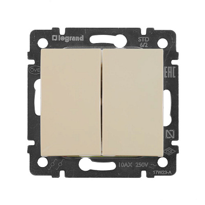 Переключатель на два направления двухклавишный бежевый Legrand Valena Classic 774308