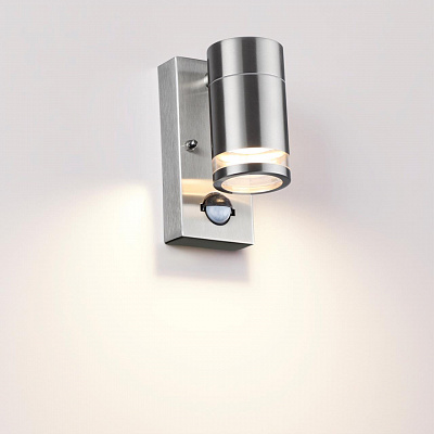 Уличный настенный светильник с датчиком движения Odeon Light Motto 6604/1W