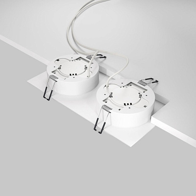 Точечный встраиваемый светильник Maytoni Hoop DL086-02-GX53-SQ-W