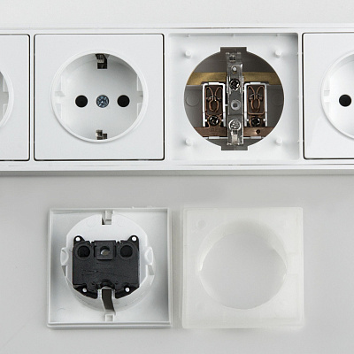 Розеточный блок 4-х местный + 3 USB Werkel белый a039974