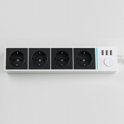 Розеточный блок 4-х местный + 3 USB Werkel белый/черный a041432